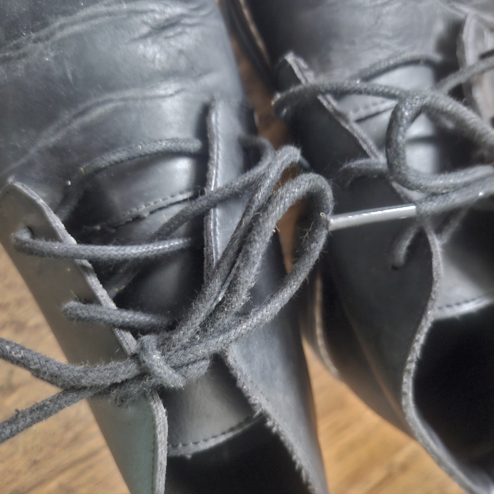Men's Black Shoes, Size 7 - Picture 10 of 11